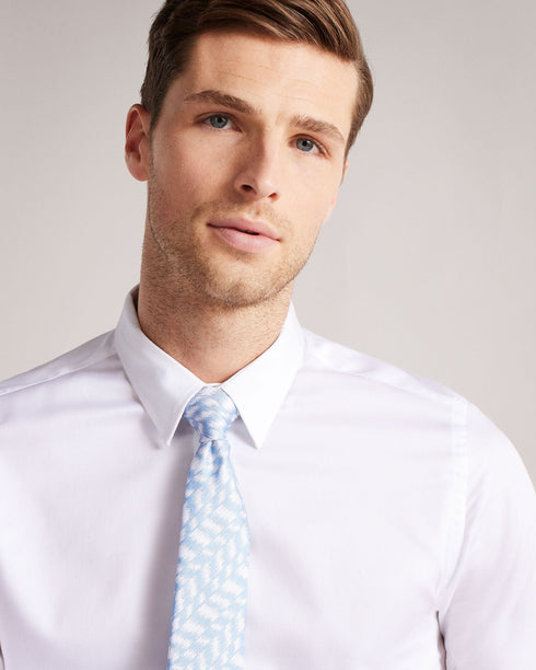 CHEVIE-Ties-Show off your style in CHEVIE. Nothing exudes elegance quite like the silk tie. From weddings to work, the tie is an essential accessory that's sure to impress. It features a unique chevron stripe pattern, perfect for adding some interest to your look. Silk tie Slim style Broken chevron stripes Ted Baker branded- Ted Baker Romania